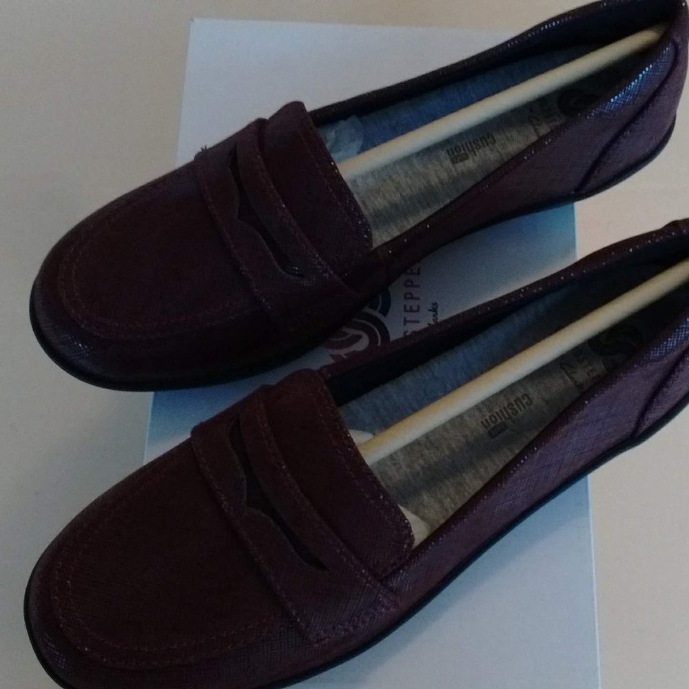 Clarks Cloudsteppers Ladies Loafer Shoes, Womens Burgundy 6M US